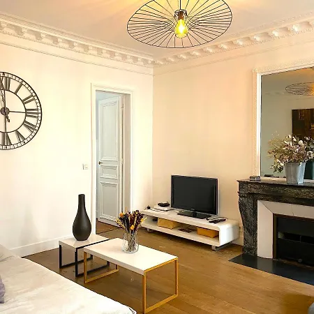 Apartmán Real Parisian With 2 Bedrooms And Ac