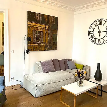 Real Parisian With 2 Bedrooms And Ac Paříž