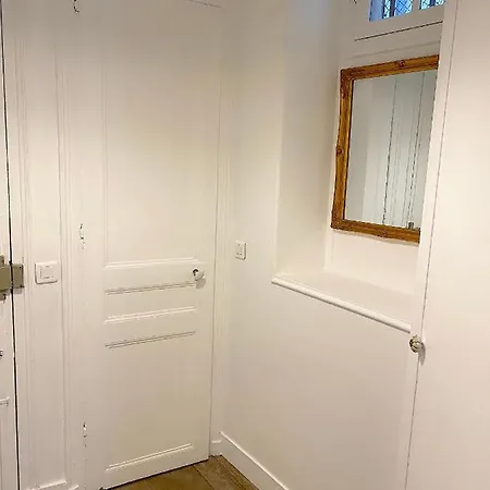 Real Parisian With 2 Bedrooms And Ac Apartmán