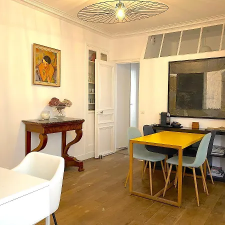 Real Parisian With 2 Bedrooms And Ac Apartmán