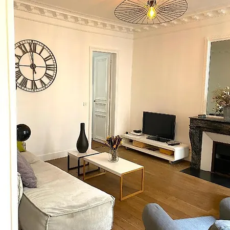 Real Parisian With 2 Bedrooms And Ac Apartment