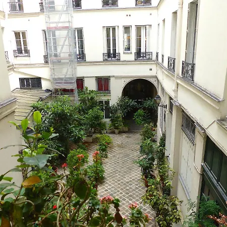 Real Parisian With 2 Bedrooms And Ac