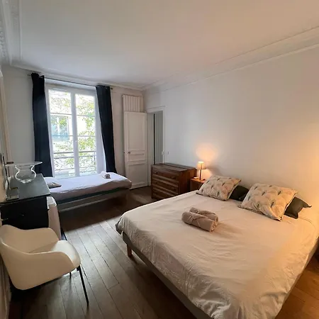 Real Parisian With 2 Bedrooms And Ac *