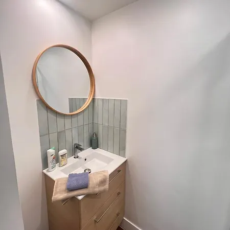 Real Parisian With 2 Bedrooms And Ac アパート *