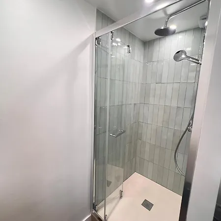 Real Parisian With 2 Bedrooms And Ac アパート *