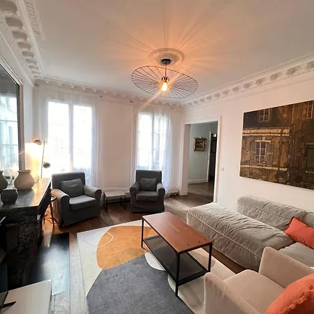 Real Parisian With 2 Bedrooms And Ac アパート パリ