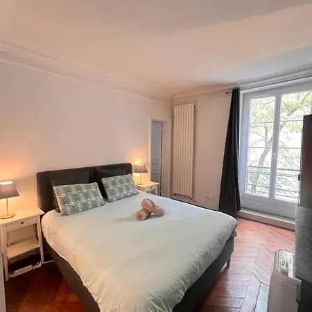 Real Parisian With 2 Bedrooms And Ac *