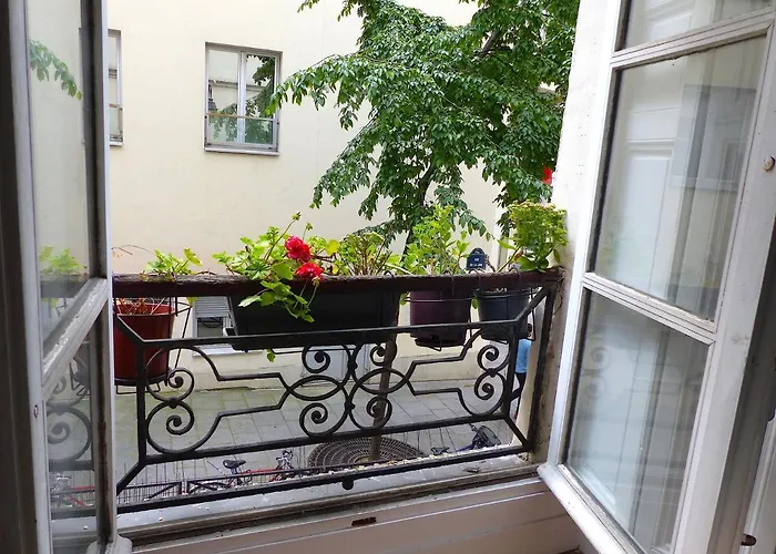 Real Parisian With 2 Bedrooms And Ac アパート パリ