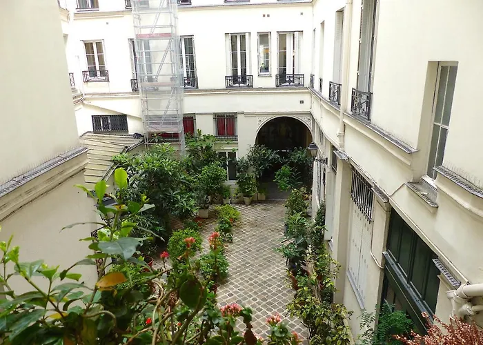 Real Parisian With 2 Bedrooms And Ac