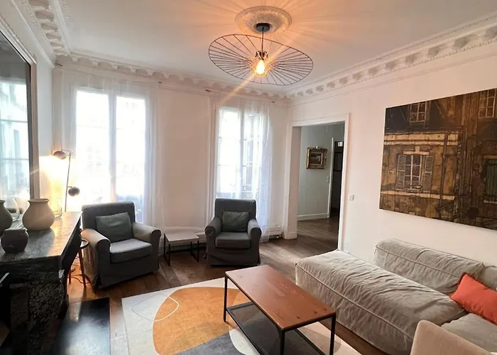 Real Parisian With 2 Bedrooms And Ac アパート パリ