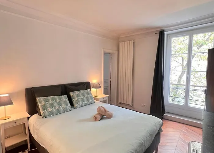 Real Parisian With 2 Bedrooms And Ac *