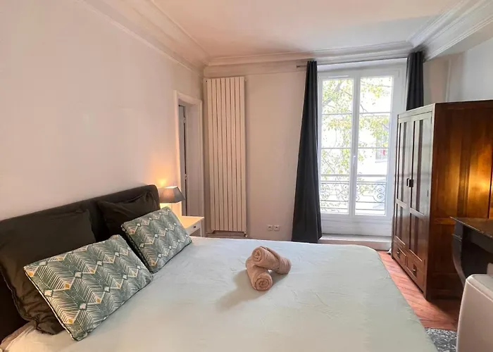 Real Parisian With 2 Bedrooms And Ac パリ