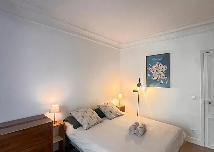アパート Real Parisian With 2 Bedrooms And Ac パリ